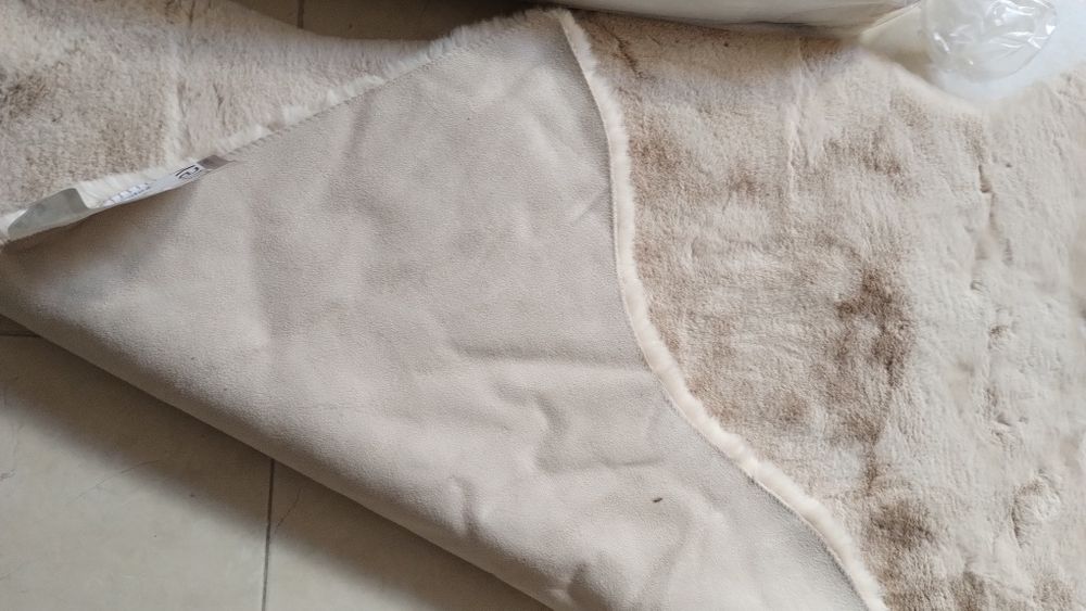 Conjunto de 3 tapetes NOVOS de pêlo