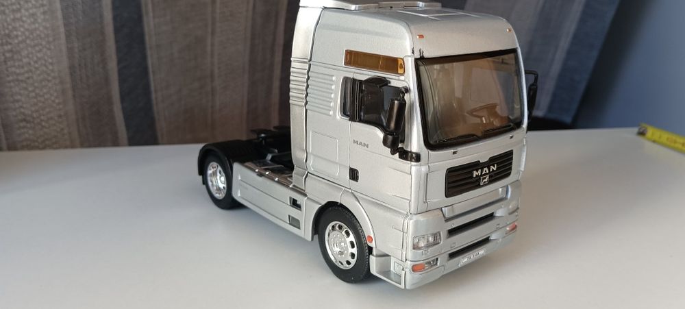 Camião MAN  escala 1/32