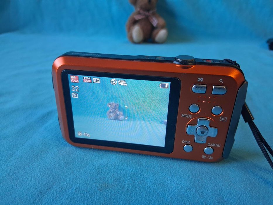 Survivalowy Panasonic Lumix DMC FT 30. Idealny na wakacje nad morzem.