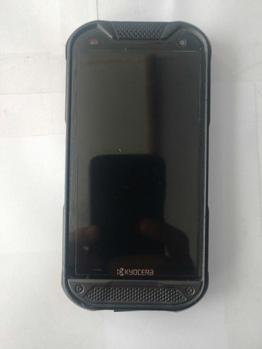 Продам терміново Kyocera DuraForce Pro2