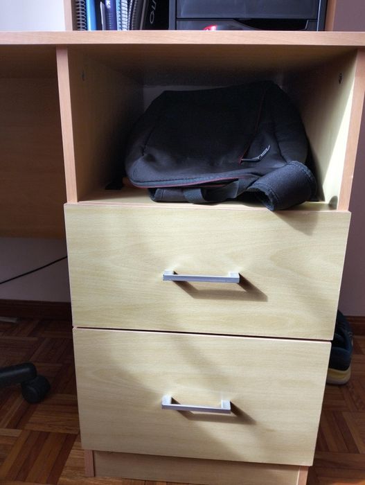 Conjunto secretária + cadeira