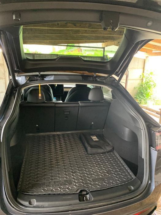 Продам Tesla Y в гарному стані