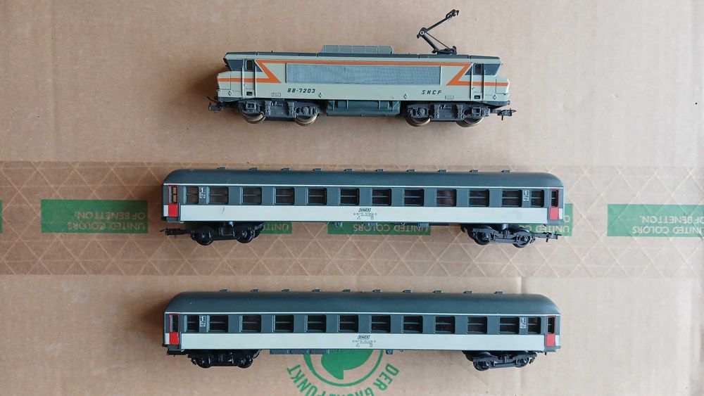 Comboio Lima, locomotiva 7203 SNCF, com duas carruagens, ótimo estado.