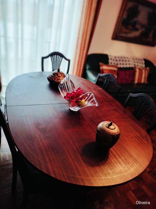 Mesa sala em muito bom estado.