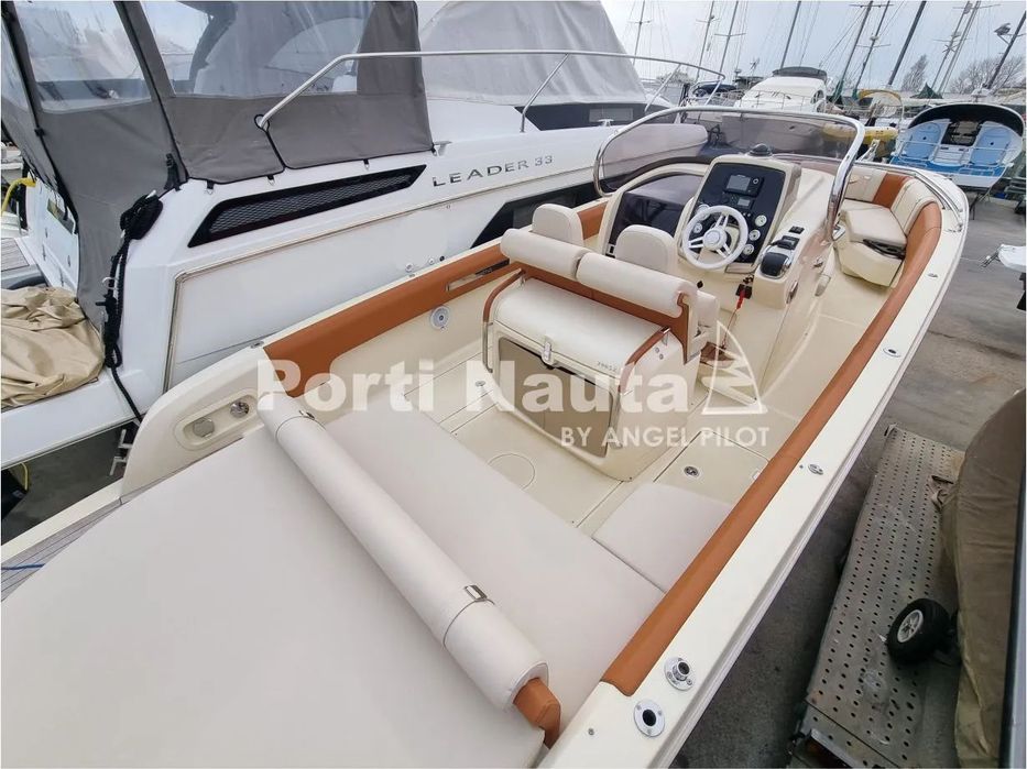 Invictus Yachts 280 SX
