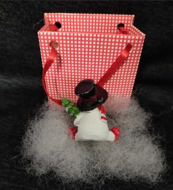 Новогодняя статуэтка снеговик с ёлочкой сувенир на подарок новый год