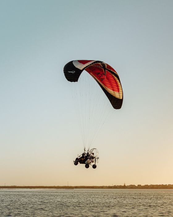 Voo de paramotor pelas praias de aveiro