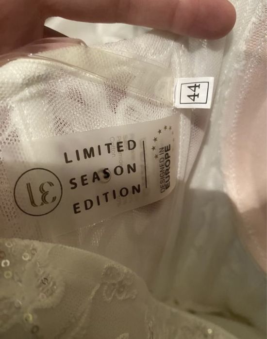 Весільна корсетна сукня