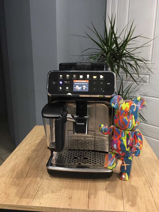 Кофеварка кофемашина Philips Latte Go серии 5400