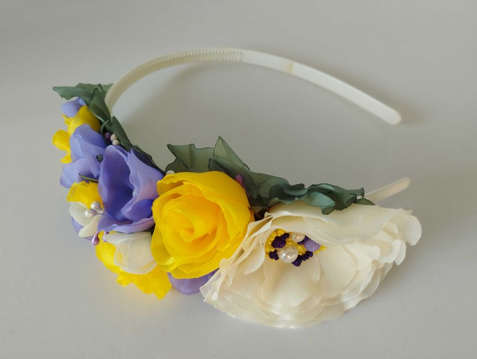 Обруч ручної роботи, квіти виготовлені  з тканини