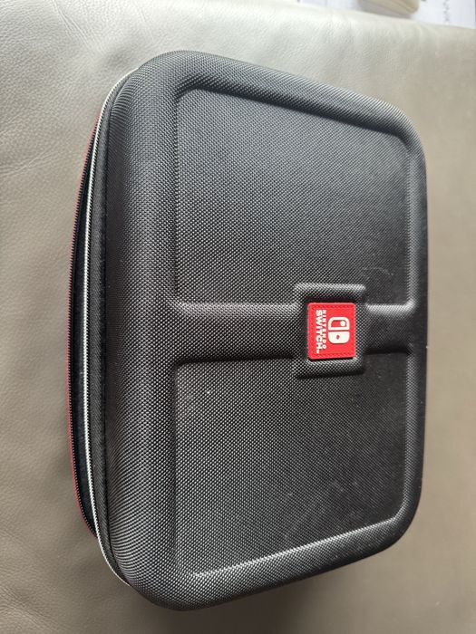 Nintendo Switch + 2 gry