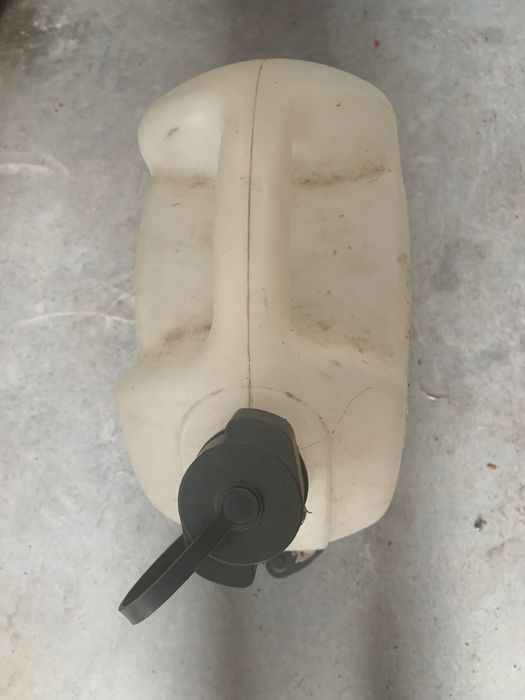 Kanister na wodę z kranikiem