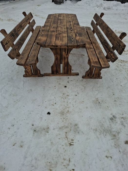 Stół z ławkami do ogrodu