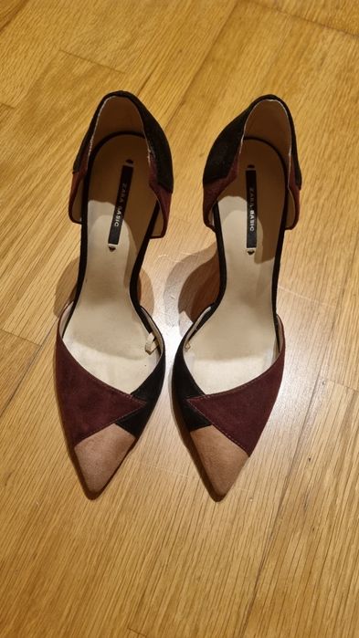 Sapatos salto alto pretos, bordeau beje