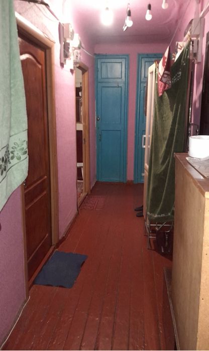 Продам затишну кімнату в гуртожитку, район ТРЦ Київ з меблями.