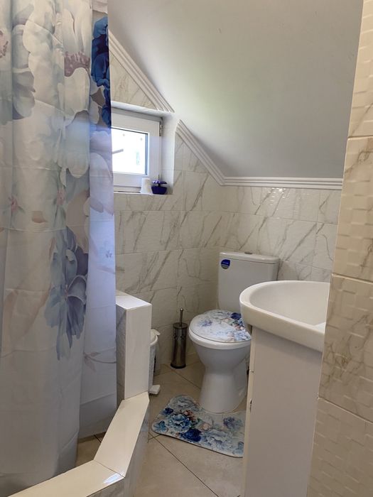 Здається другий поверх