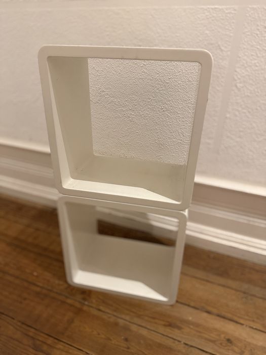 Prateleiras cubo brancas