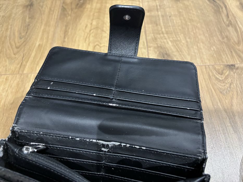 Portfel damski Guess czarny duzy tloczony