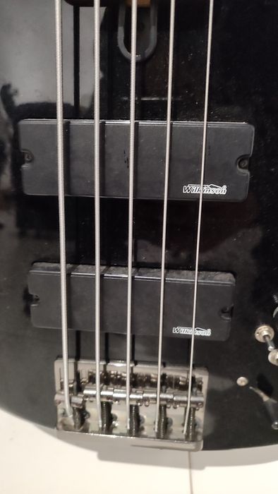 Baixo Yamaha TRBX 305