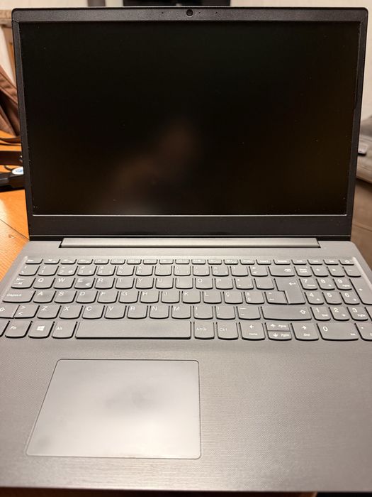 Lenovo V15 - seminovo
