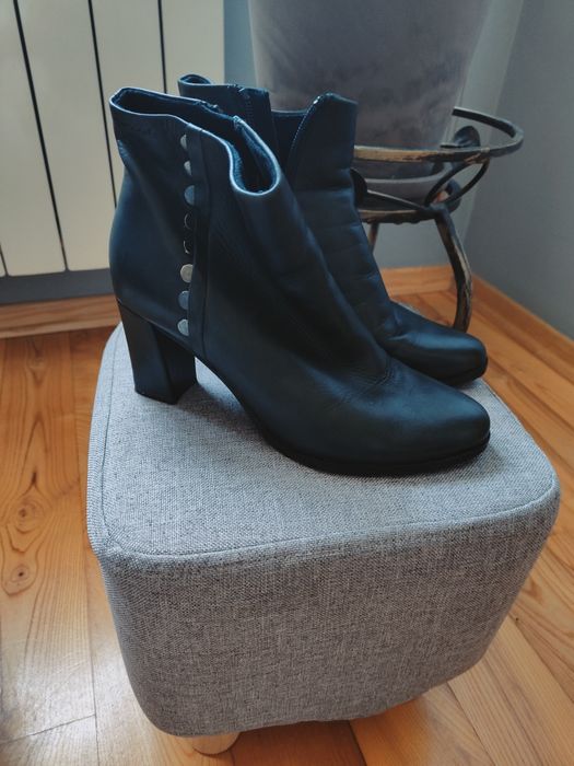 Ciemno zielone botki tamaris