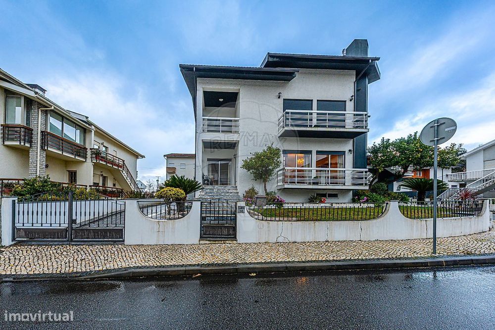 Moradia T4 para venda