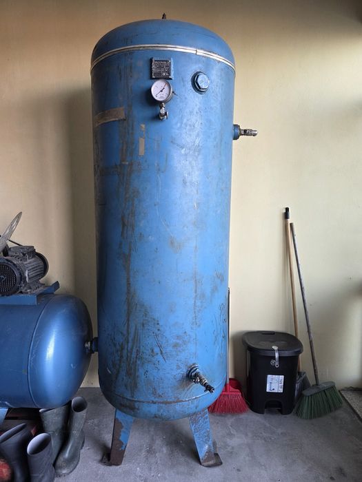 Vende  compressor e depósitos