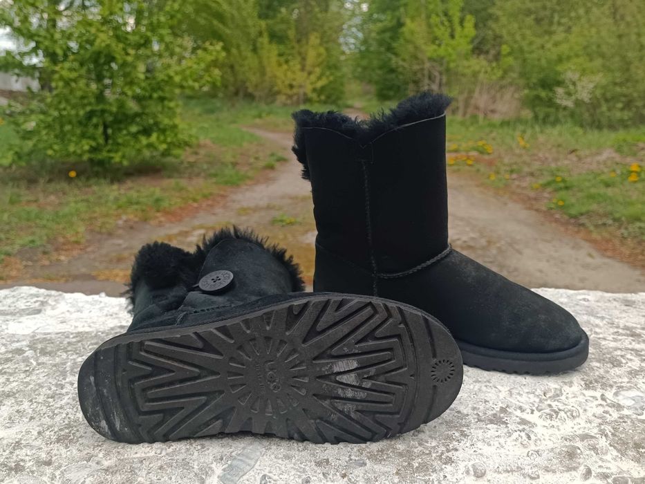 Оригінальні замшеві черевики UGG