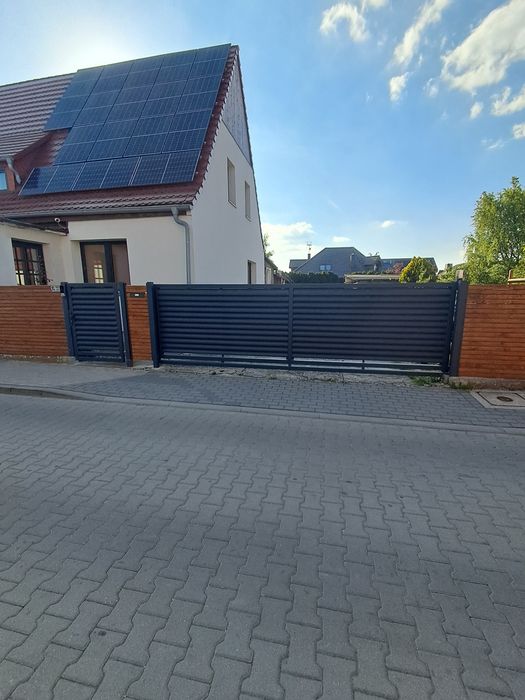 Brama przesuwna żaluzjowa