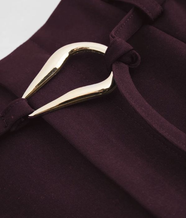 Calcas Burgundy