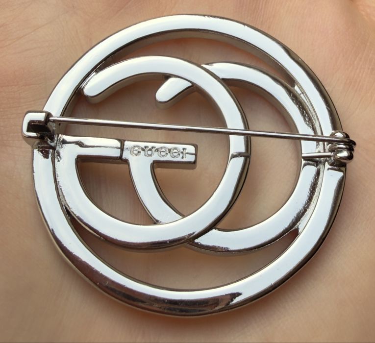 Broszka Gucci srebrna z cyrkoniami