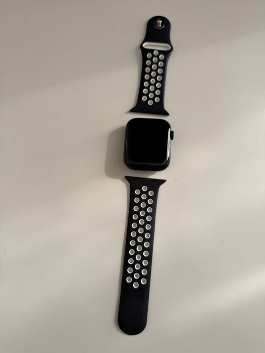 Продам Apple Watch SE 2 44 мм в отличном рабочем состоянии
