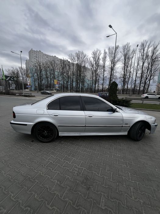 Продам BMW e39 523i