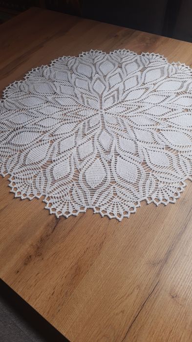 Serweta biała okrągła szydełkowa rękodzieło o śred.65 cm