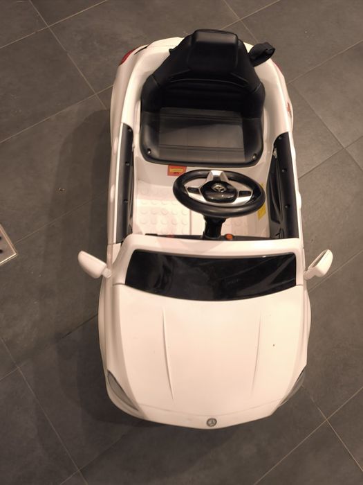 Elektryczne autko Mercedes AMG GLA45