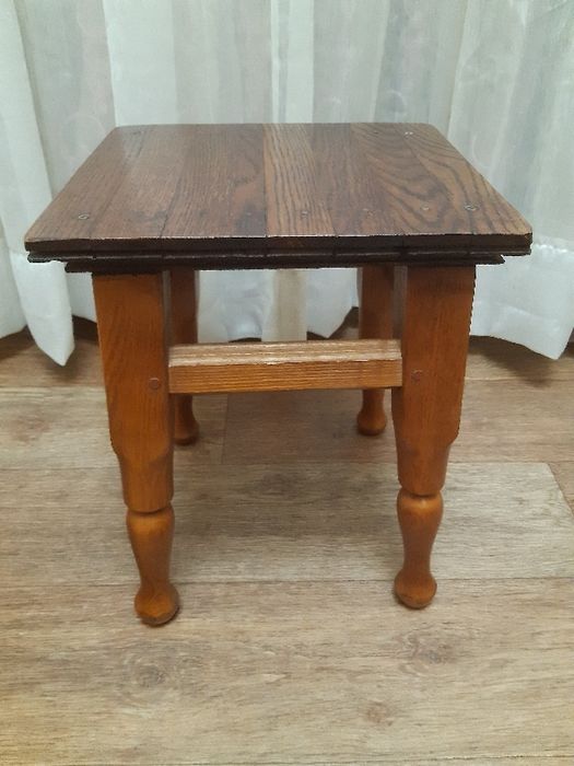 Табурет деревянный