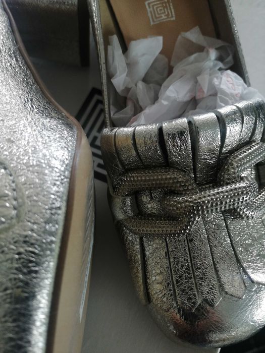 Sapatos prateados de senhora Prof 36