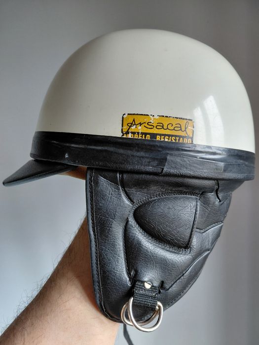 Capacete  muito antigo  mas todo restaurado