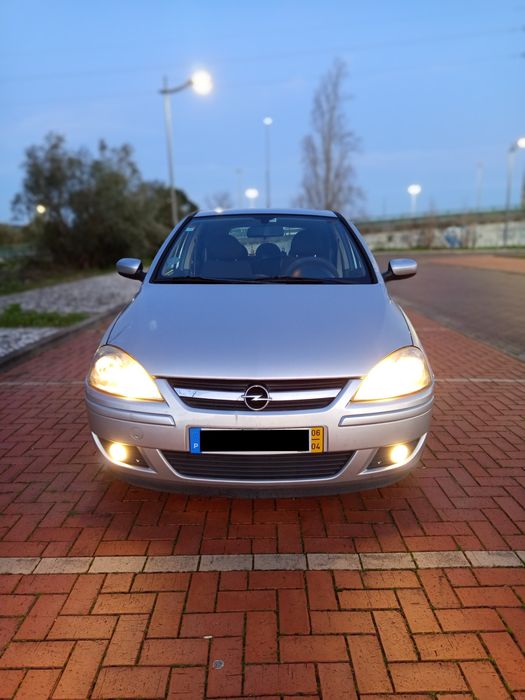 Opel Corsa C 1.2 Twinport 2006
Jantes especiais
Rádio e Leitor CD
Coma