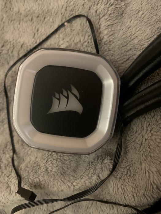 Система водяного охлаждения Corsair ICUE H150i