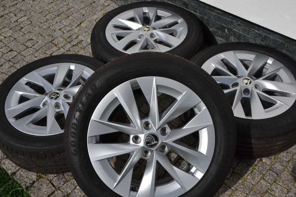 SKODA OCTAVIA IV Koła lato Jak Nowe Opony Goodyear Oryginał
