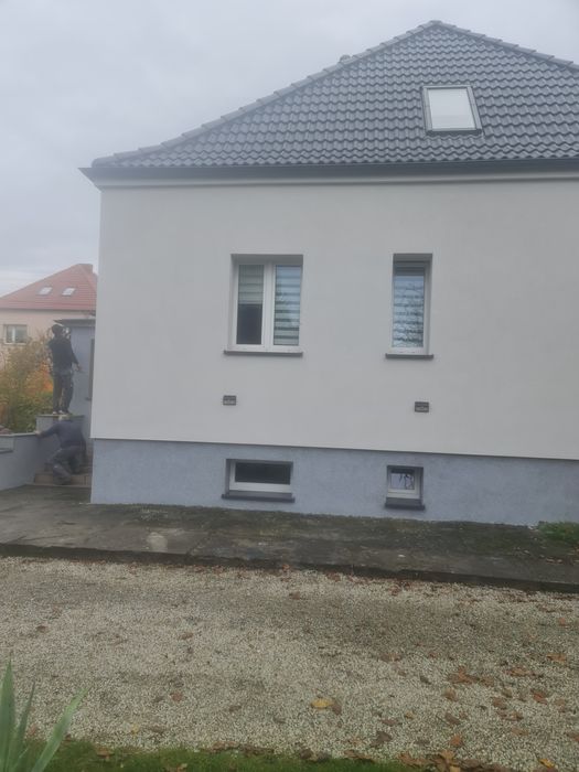 Malowanie Elewacji   ogrodzen i podbitki  rusztowanie Poznan Swarzedz Kostrzyn Pobiedziska Środa Wlkp Gruszczyn  Tynki ozdobne  typu baranek mozaika