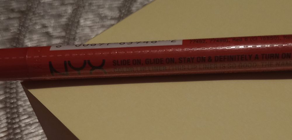 Konturówka do ust NYX kolor czerwony