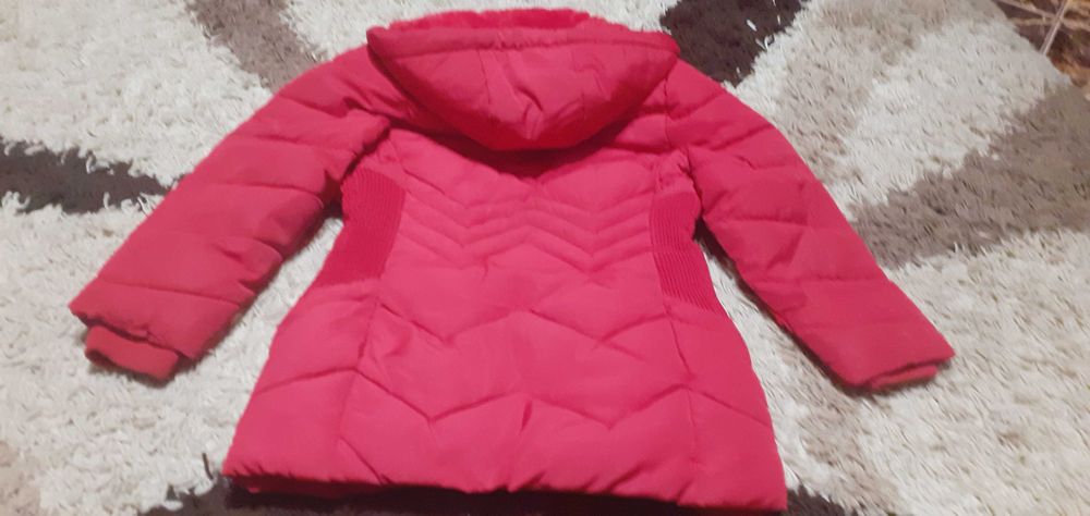 Sprzedam dziewczęcą kurtkę zimową rozm.110-116.Stan dobry +.