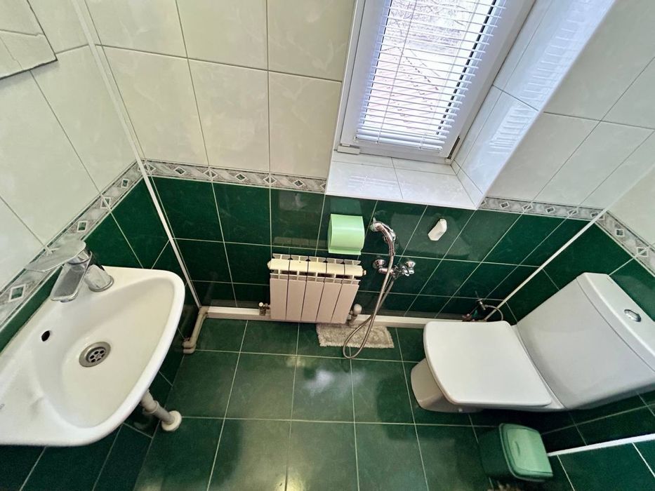 Продам будинок з гаражем і укриттям в центрі Бучі