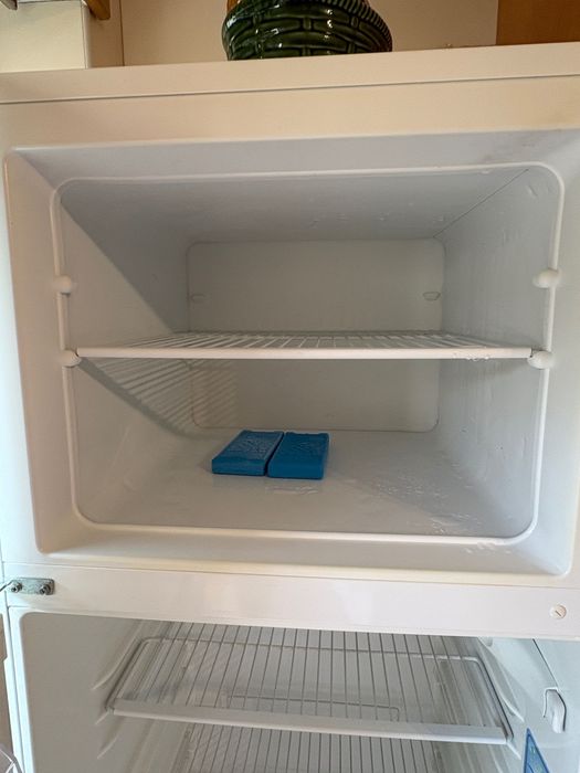 Frigorífico Zanussi com congelador – Bom estado