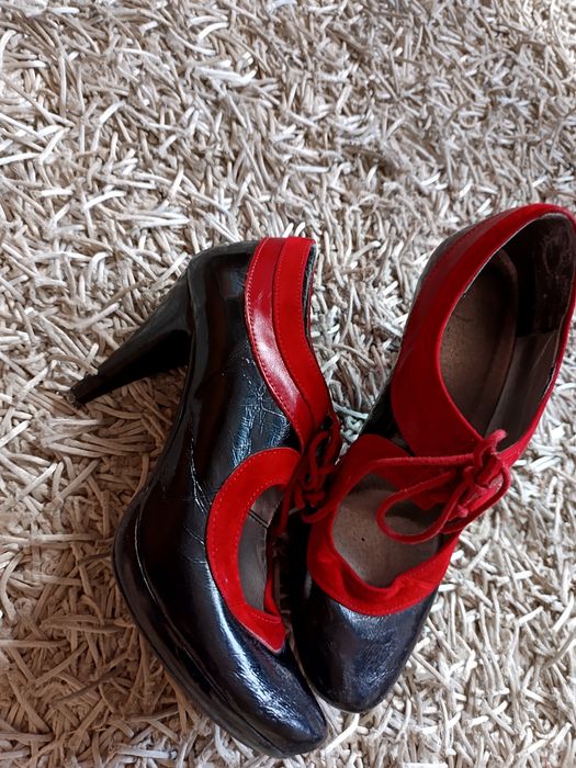 Buty damskie 37 24cm czarny czerwony do kostki sznurowane