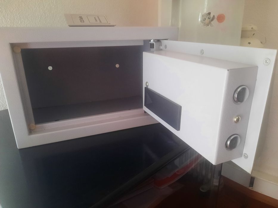 Cofre eletrónico em aço