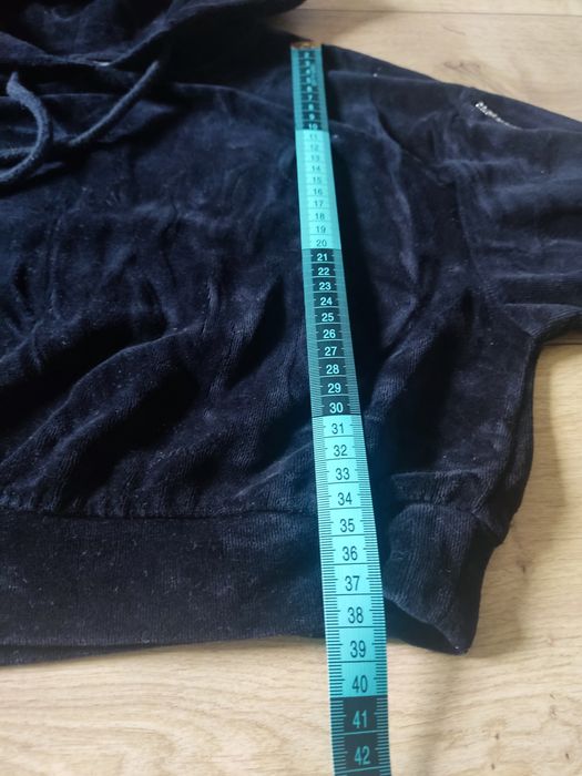 Bershka bluza aksamitna z kapturem sweter welurowy Crop