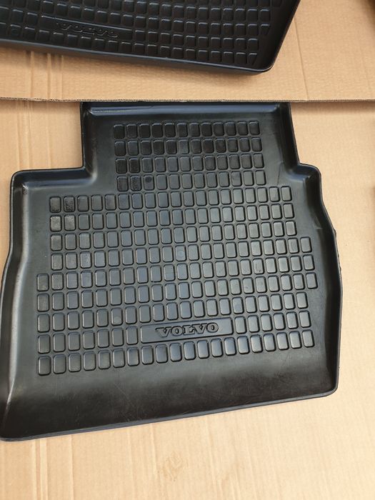 Dywaniki plastikowe volvo 340/360  88 rok ORYGINALNE VOLVO